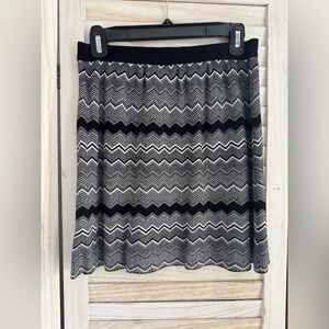 Black and Gray Zigzag Patterned Skirt